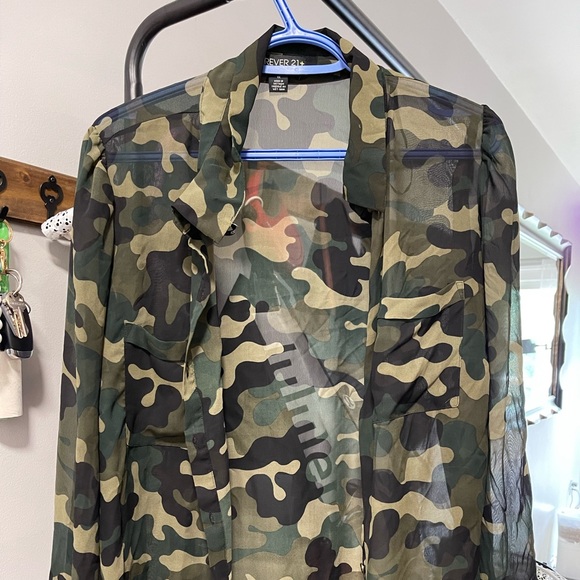 Forever 21 Camo blouse - Picture 1 of 3